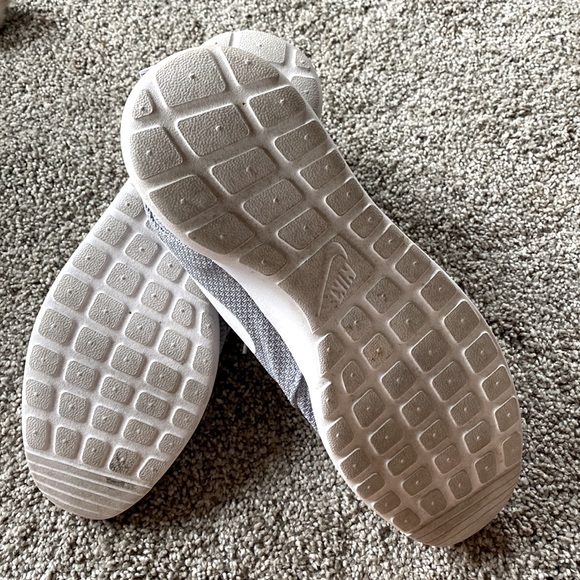 Men’s Nike Grey Shoes - Picture 4 of 5